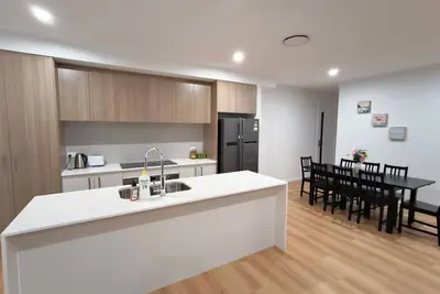 Image de Brand new 4 Bedroom retreat close to nature reserve