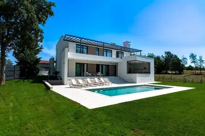 Image de Villa Castanea – Élégante villa de 3 chambres avec piscine privée dans un village paisible