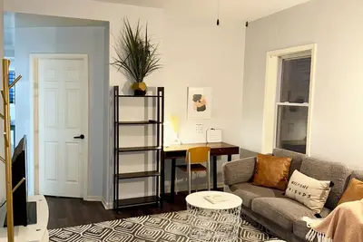 Image de 4-bedroom apartment in marvelous Chicago with Workout Mirror, Ac