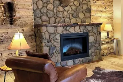 Image de Rustic Retreat on Division Ave. in Cavalier, Nd\nStudio Apartment with no stairs!