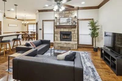 Image de New! Gorgeous 4br Dakota Springs Home