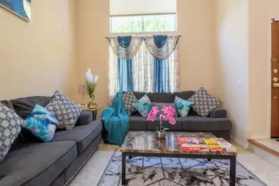 Image de Spacious 4br/3ba Retreat w/ Jacuzzi, Backyard Oasis