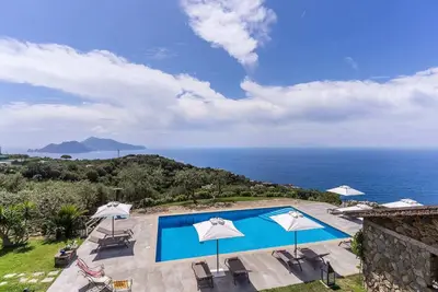 Image de Elegant 5-Bedroom Casale with Pool and Concierge Service