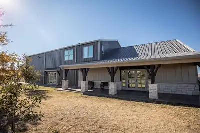 Image de Book your next weekend getaway or family gatherings here! !