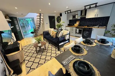 Image de Enjoyable 1-bedroom Cozy Cottage in Coventry