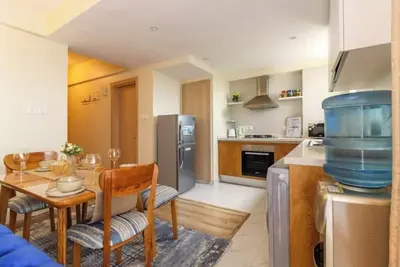 Image de All-Ensuite Home with a Balcony, Pool & Gym