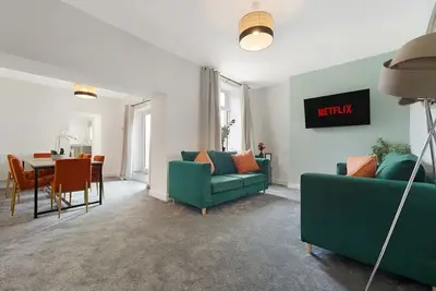 Image de Quarrington Hill 4br|Free Parking|by Stay With Us