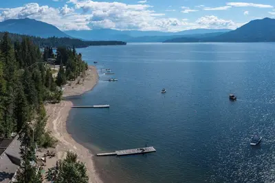 Image de Shuswap Lakefront | Cozy Retreat with Dock, Fishing, Kayaks, Trails & Fire Pit