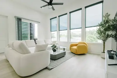 Image de Bright & Modern Home in Houston, Med Center Area