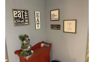 Image de , Newly re-finished 4 bedroom / 2 bath home