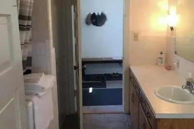 Image de -Beautiful 4. 5 Br / 4 Ba home with 2 car garage