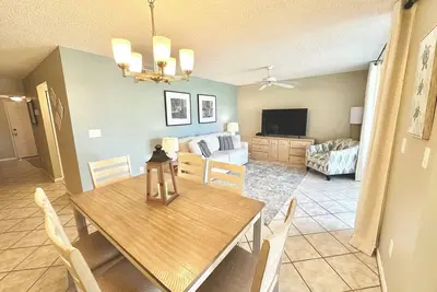 Image de The Seaside Sanctuary - Walk To Beach and Heated Pool!