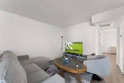 Image de Your amazing home away from home - 1 bedroom 1-full bath central to everything.