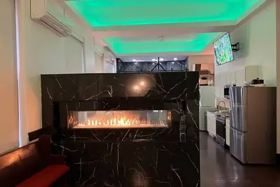 Image de King Luxury Fireplace Gym Ev+ Rooftop @ Med Center