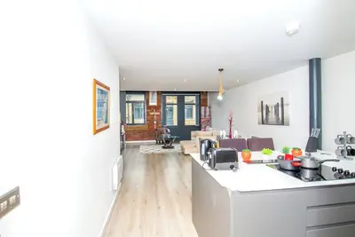 Image de Contractors and Family-Friendly Apartment| Fast Wi-Fi and Free Parking