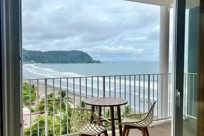 Image de Beautiful ocean view apartment, steps from the ocean, Pacific Point 1104