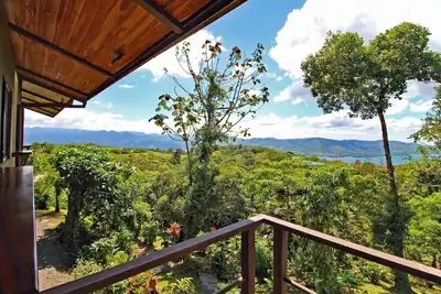 Image de Cozy Jungle Hideaway with Lake Views