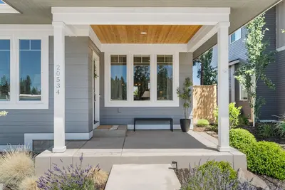 Image de Modern Bend Home — Hot Tub, Sauna, Cold Plunge + Dog-Friendly Yard