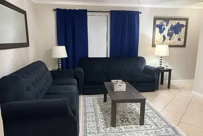 Image de Enjoy easy access to everything from this centrally located place in the westend