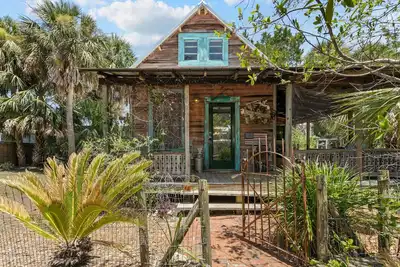 Image de Wabi Sabi - Amazing \"Old Florida\" Cozy Cottage Gem