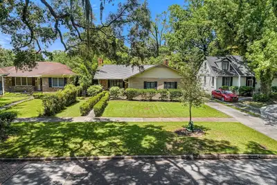 Image de 3-bedroom house in charming Savannah, Ac, heated Pool, min. from Forsyth Park.
