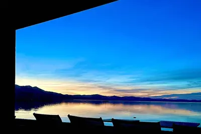 Image de Amazing lake view! Lakefront. Walk to ski shuttle.