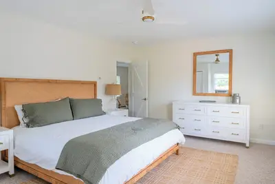 Image de Charming 4-bedroom home in marvelous Tisbury walking distance to shops and ferry