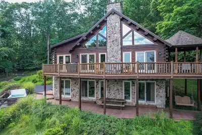 Image de New: Pet Friendly Home with Walkable Lake Access/Dock