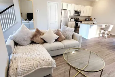 Image de Clean and comfortable townhome with parking in Columbia