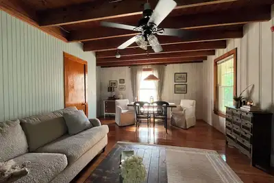 Image de Charming 2-bedroom waterfront cottage in Montross