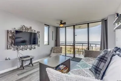 Image de Ocean Front 1 Bedroom in the Heart of the Downtown