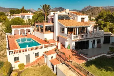 Image de 7 Bedroom 4 en-suite hot tub & 17m pool