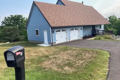 Image de Spacious 5-bedroom House in Peaceful Oswego Neighborhood; Decks, Patio & more!