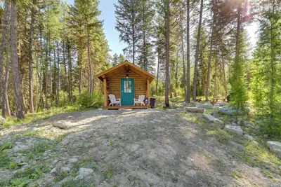 Image de Day Trip to Glacier Np: Nature-Packed Cabin!