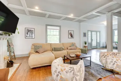 Image de 2 Mi to Dtwn: Stylish Urban Retreat in Birmingham