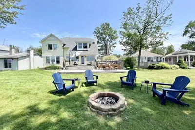 Image de 5br Sandy Pond Main Lake House | Dock | Fire Pit | Pets