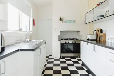 Image de Clifftop Cottage @ The Portsea Camp