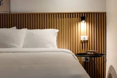 Image de Chambre Deluxe King 201 avec vue sur la piscine