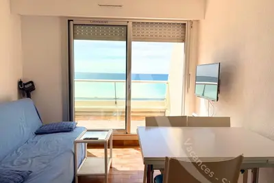 Image de T3 traversant vue mer, 4 personnes avec 2 terrasses et parking