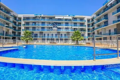 Image de Beach front apartment with terrace and swimming pool. Free parking.