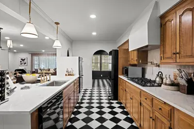 Image de The Glenwood - Reimagined Ranch in Mission, Ks