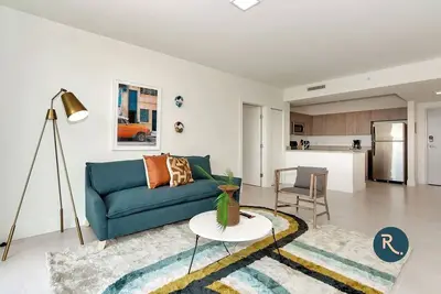 Image de Roami at Grove 27 | 15 Min to Beach | 2br
