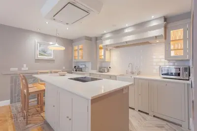 Image de Marvelous 4-bedroom apartment in Central Belfast