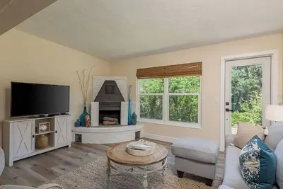 Image de Nature, Comfort, and Calm – All at the Bayou’s Edge