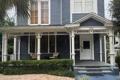 Image de Heritage Hideaway- 5bed/3. 5bath \nHistorical house with modern amenities