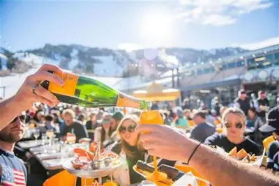 Image de New Luxurious Ski-In/Out Designer Condo!