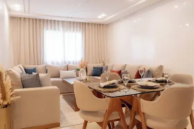 Image de Appt Haut Standing avec Jacuzzi Privé, Wifi Ultra-Rapide & Parking Sécurisé