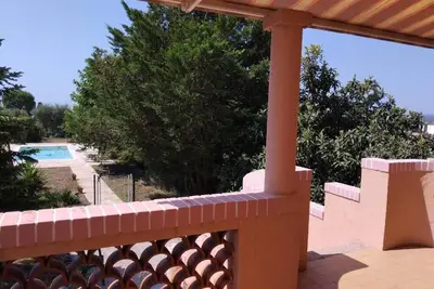 Villa à 20 mn de Nice avec 4 chambres, piscine, parkings et vue mer panoramique