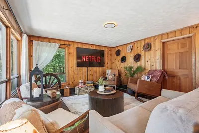 Image de Explore the Wagner Ranch Land • Huge Outdoor Spaces • Pets Allowed • Prime Skiing Location