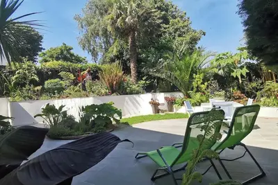 Image de Falmouth Oasis with Sub-Tropical Garden & Parking